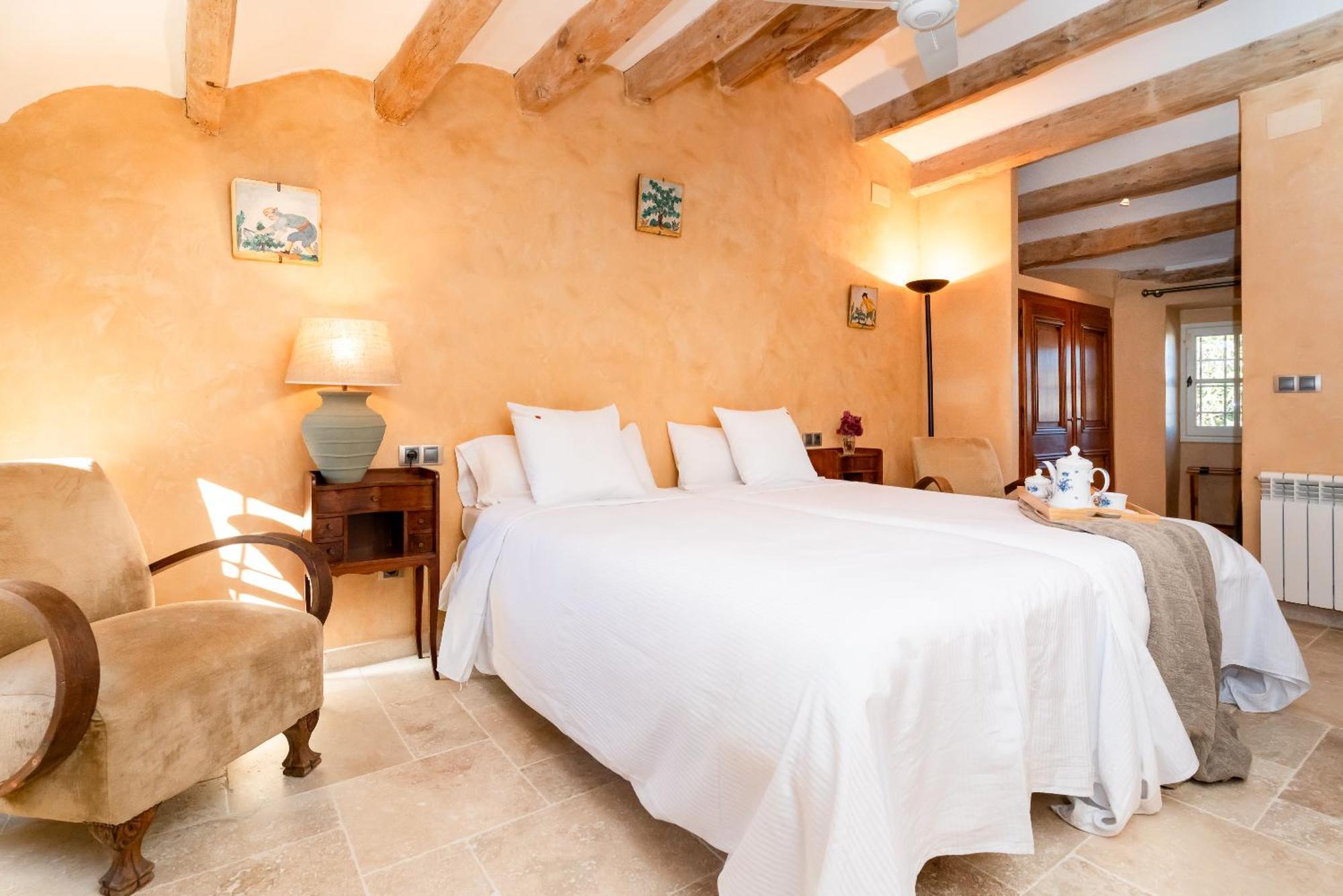 Casa De Piedra Ubicada En El Exclusivo Wine Village De Viladellops, Te Ofrece Una Experiencia Unica, Donde El Lujo Y La Tradicion Se Fusionan En Un Entorno Natural Privilegiado Bagian luar foto