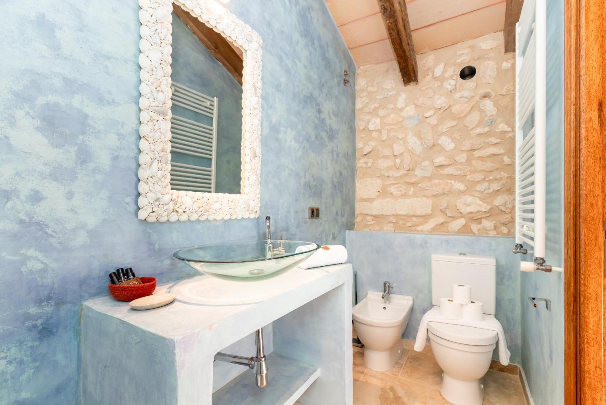 Casa De Piedra Ubicada En El Exclusivo Wine Village De Viladellops, Te Ofrece Una Experiencia Unica, Donde El Lujo Y La Tradicion Se Fusionan En Un Entorno Natural Privilegiado Bagian luar foto