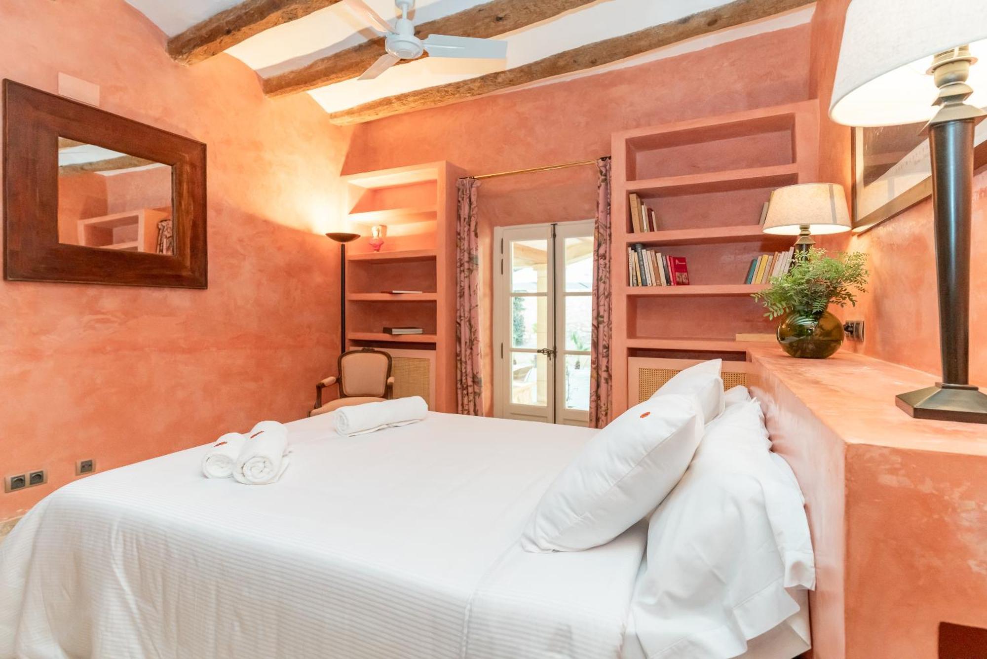 Casa De Piedra Ubicada En El Exclusivo Wine Village De Viladellops, Te Ofrece Una Experiencia Unica, Donde El Lujo Y La Tradicion Se Fusionan En Un Entorno Natural Privilegiado Bagian luar foto
