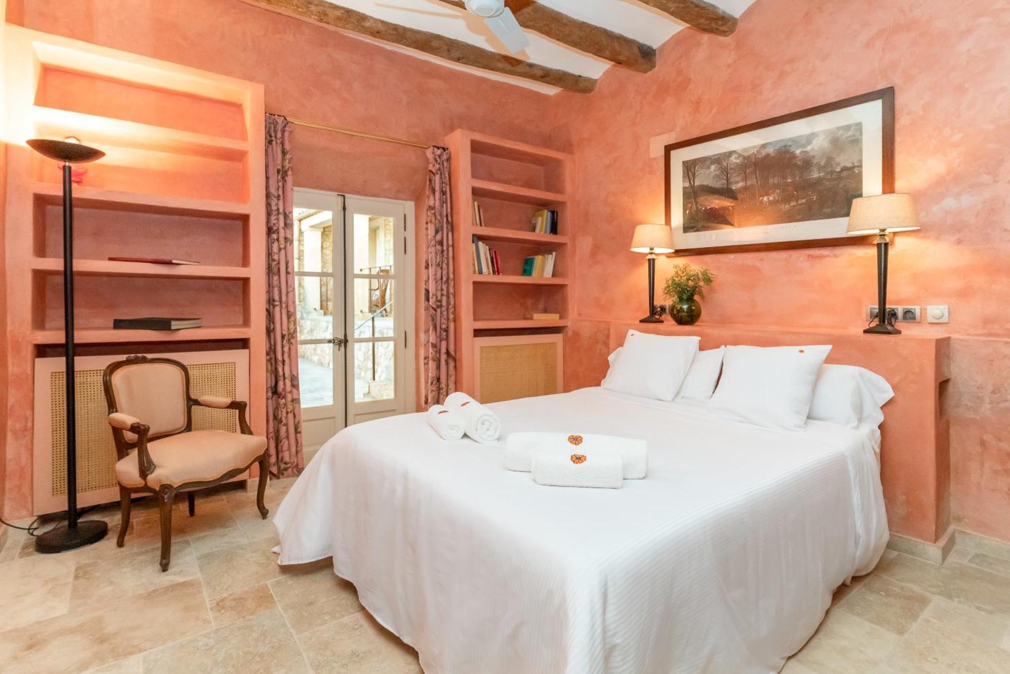 Casa De Piedra Ubicada En El Exclusivo Wine Village De Viladellops, Te Ofrece Una Experiencia Unica, Donde El Lujo Y La Tradicion Se Fusionan En Un Entorno Natural Privilegiado Bagian luar foto