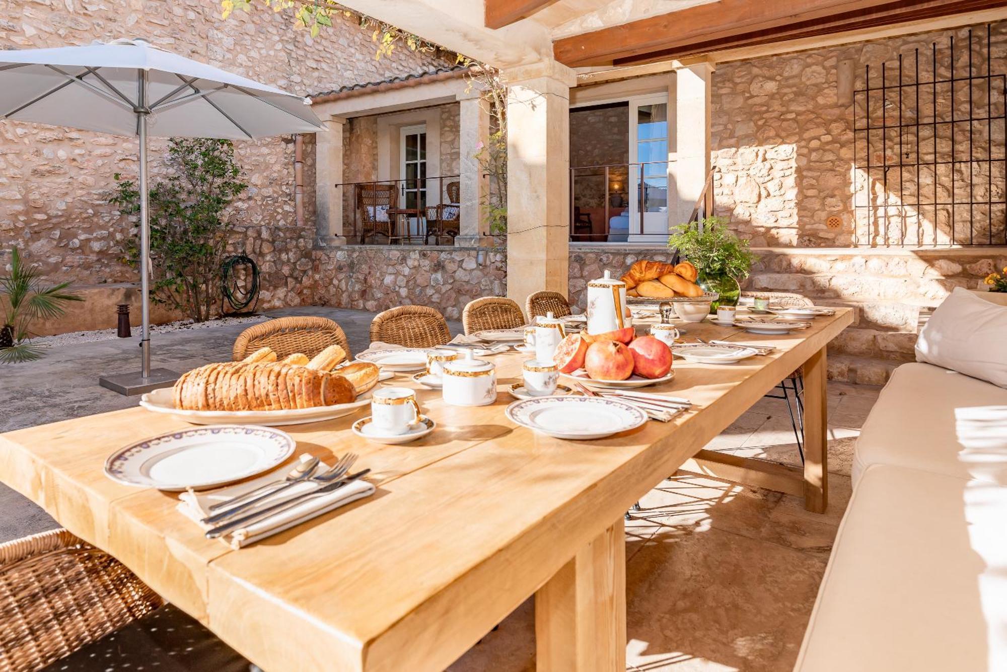 Casa De Piedra Ubicada En El Exclusivo Wine Village De Viladellops, Te Ofrece Una Experiencia Unica, Donde El Lujo Y La Tradicion Se Fusionan En Un Entorno Natural Privilegiado Bagian luar foto