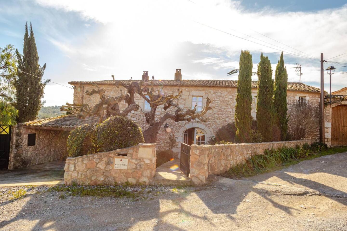Casa De Piedra Ubicada En El Exclusivo Wine Village De Viladellops, Te Ofrece Una Experiencia Unica, Donde El Lujo Y La Tradicion Se Fusionan En Un Entorno Natural Privilegiado Bagian luar foto