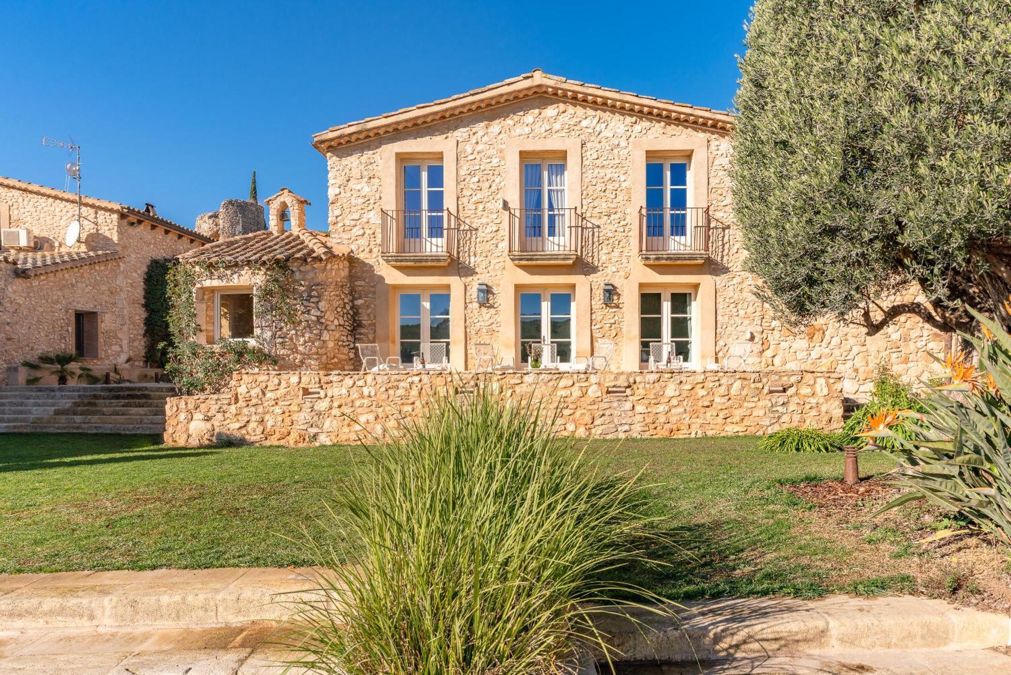 Casa De Piedra Ubicada En El Exclusivo Wine Village De Viladellops, Te Ofrece Una Experiencia Unica, Donde El Lujo Y La Tradicion Se Fusionan En Un Entorno Natural Privilegiado Bagian luar foto